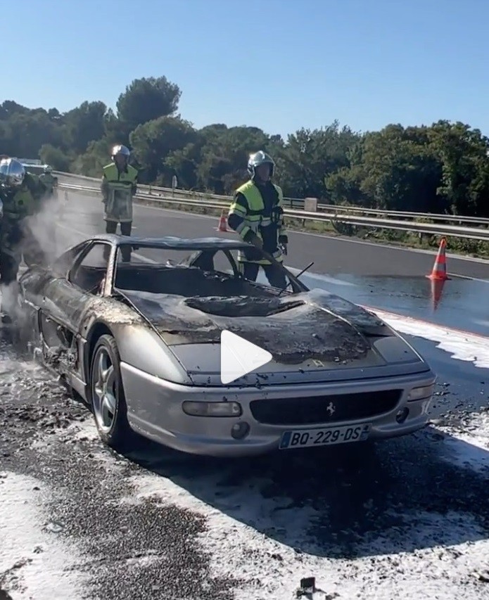 ferrari f355 doi dau boc chay