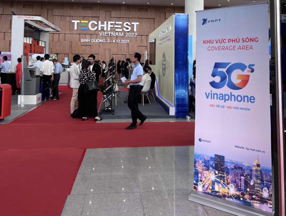 tan muc trai nghiem cong nghe vinaphone 5g voi cac thiet bi tien tien nhat tai techfest viet nam 2022