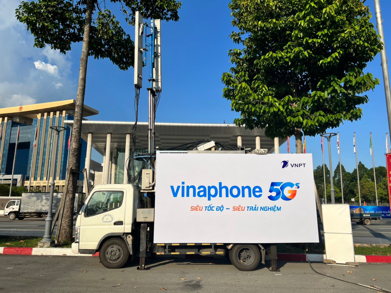 tram phat song luu dong vinaphone 5g luu dong phuc vu techfest viet nam 2022