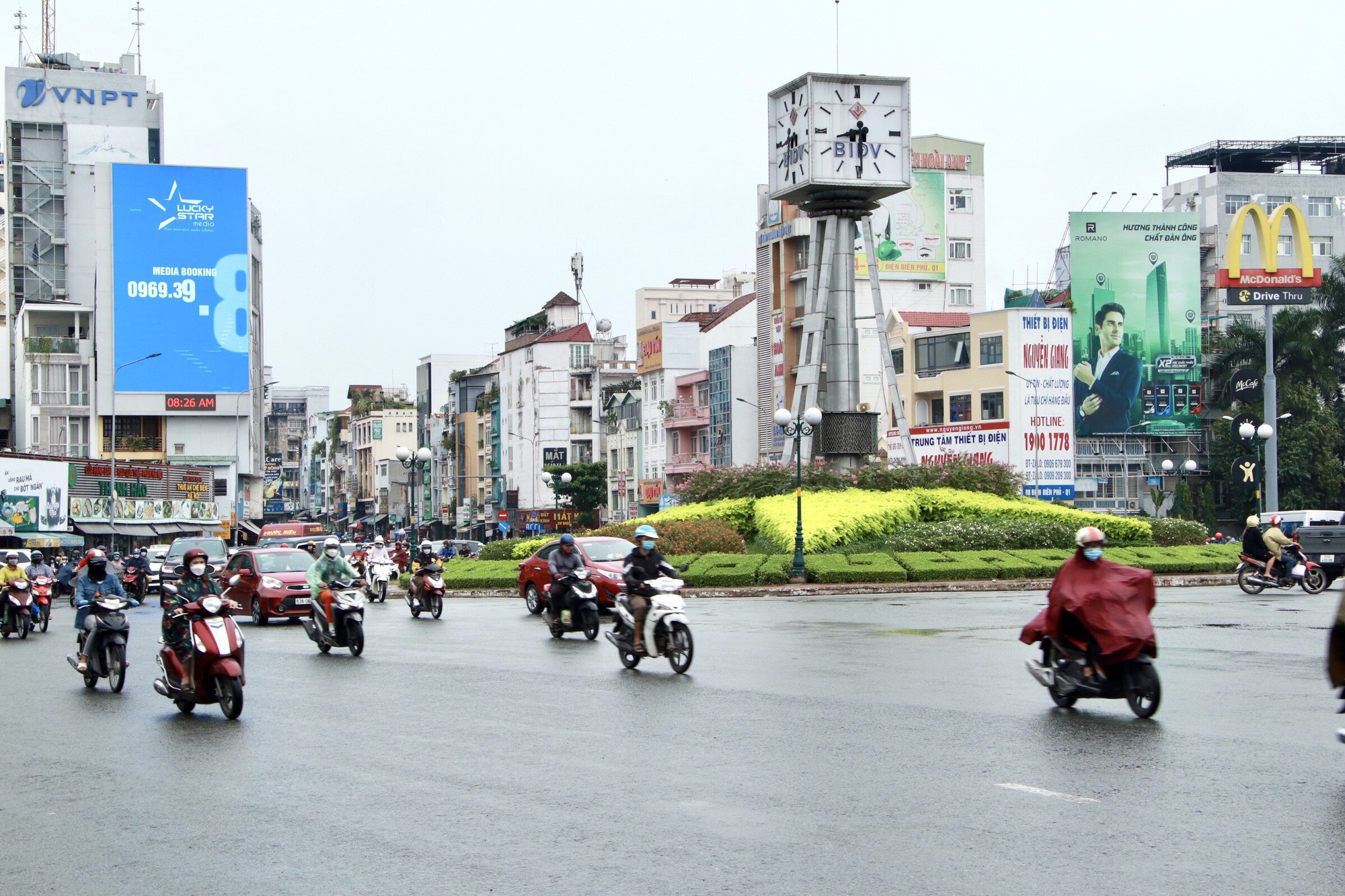 Đề xuất gỡ bỏ vòng xoay Nguyễn Bỉnh Khiêm - Điện Biên Phủ; Hà Nội còn 7 TTĐK hoạt động