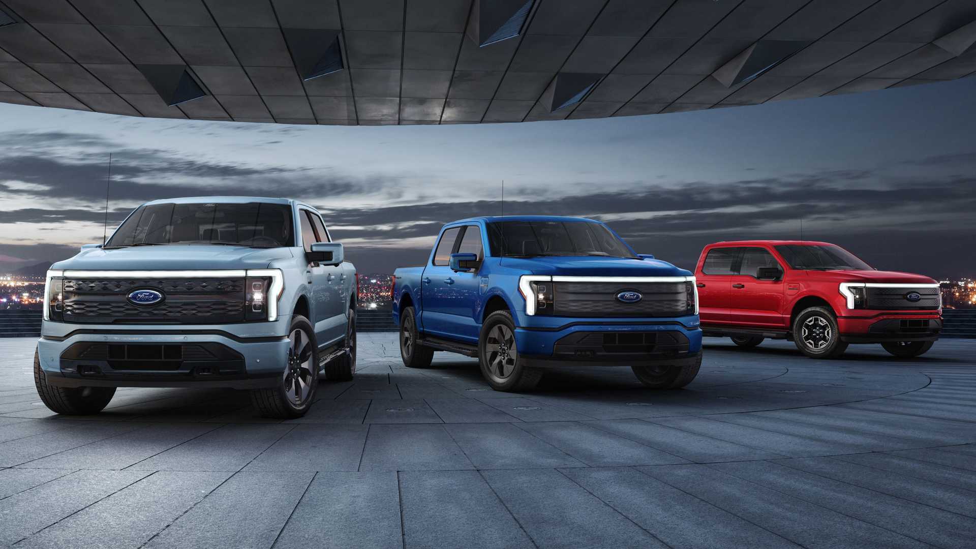 2022 ford f 150 lightning front view