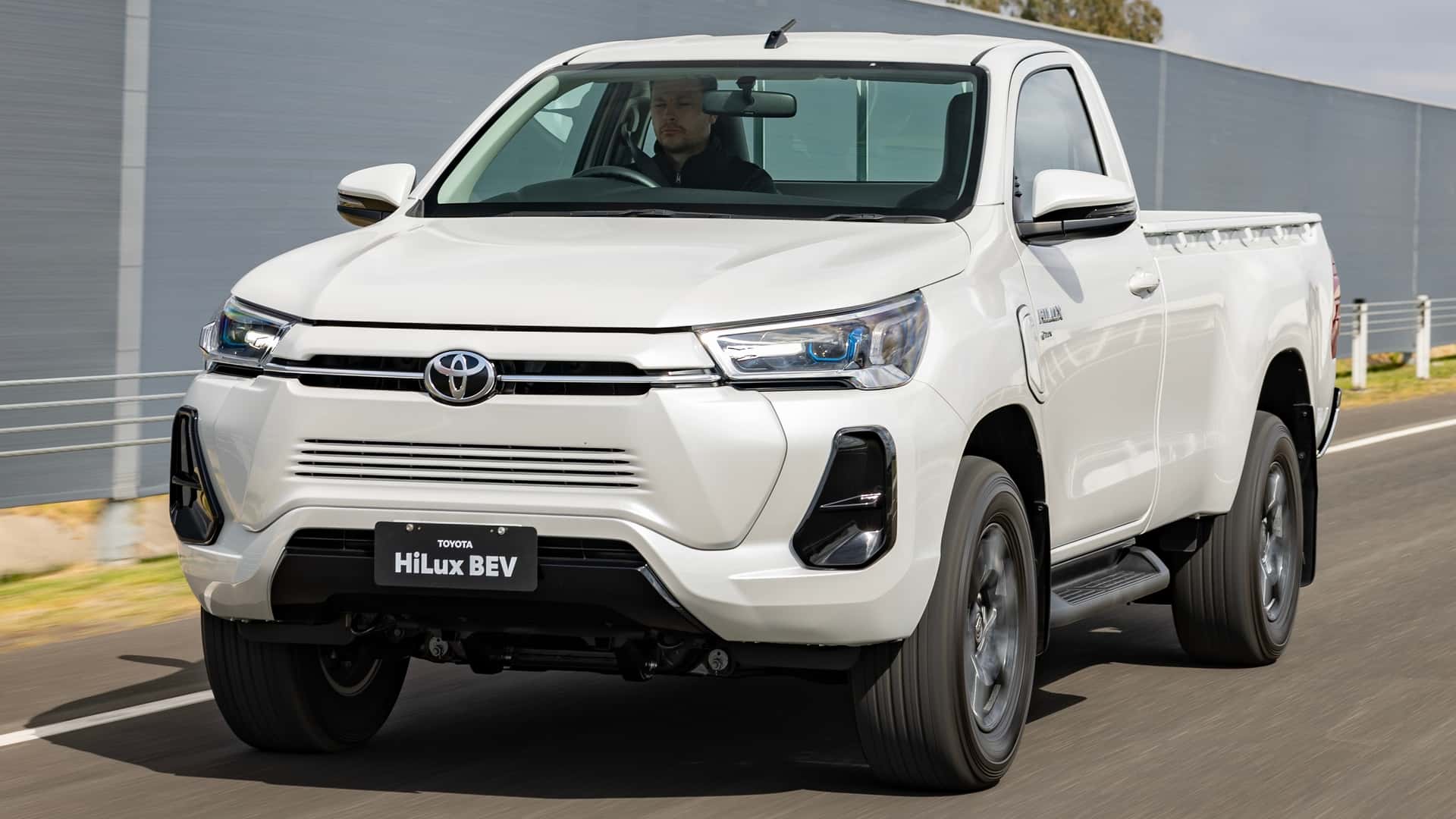 toyota hilux revo bev