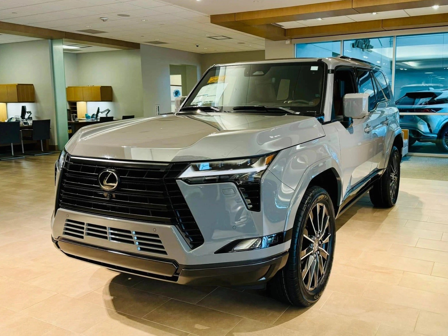 Lexus GX550 mới dự kiến ra mắt thị trường Việt vào 25/6