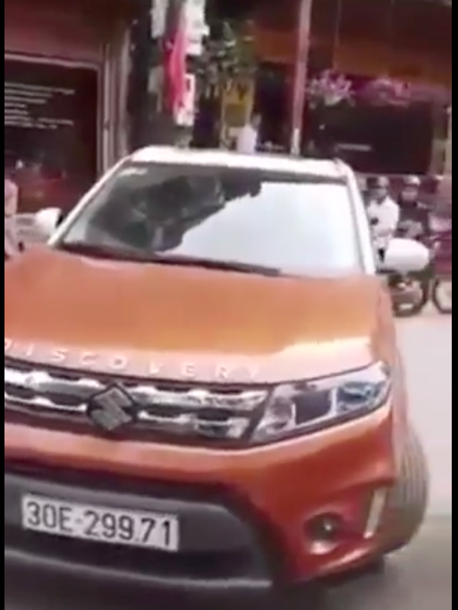 Tin nhanh - Nữ tài xế thách thức CSGT ở Sa Pa còn livestream để trần tình (Hình 2).