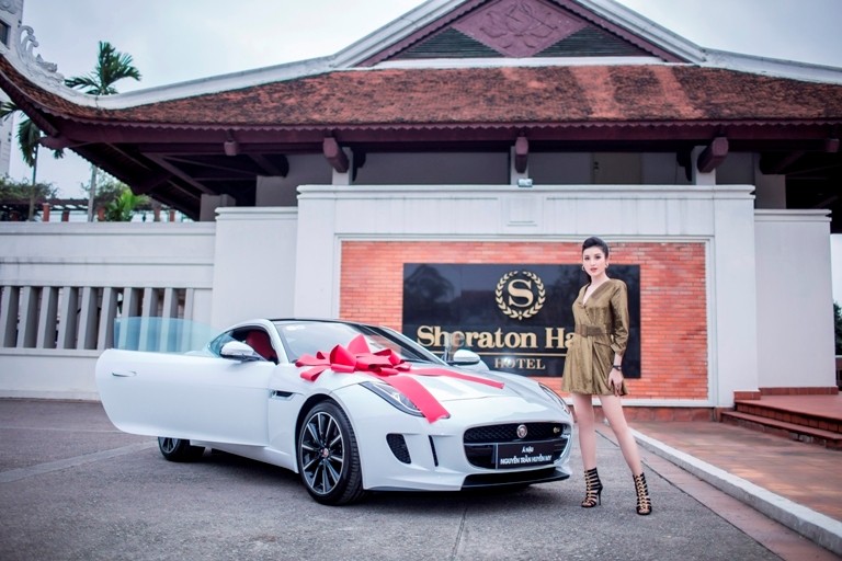 Thú chơi xe - Á hậu Huyền My dốc hầu bao 'đập hộp' xe sang Jaguar 7 tỷ