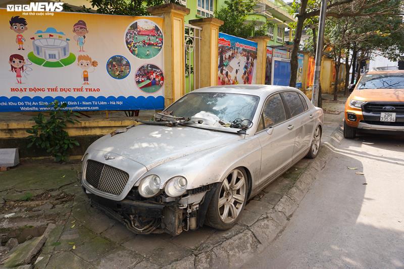 Sau vô lăng - Xe sang Bentley Continental gần 20 tỷ đồng bị 'vứt xó' ở Hà Nội