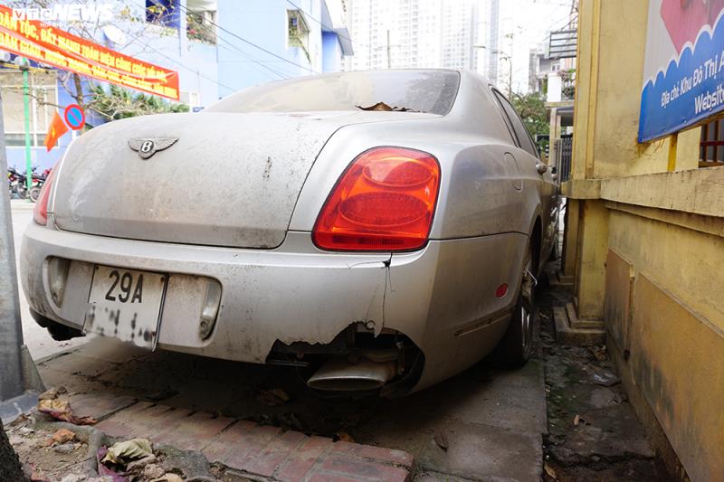 Sau vô lăng - Xe sang Bentley Continental gần 20 tỷ đồng bị 'vứt xó' ở Hà Nội (Hình 15).