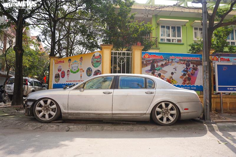 Sau vô lăng - Xe sang Bentley Continental gần 20 tỷ đồng bị 'vứt xó' ở Hà Nội (Hình 16).