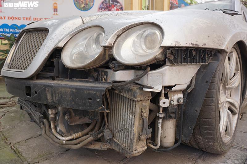 Sau vô lăng - Xe sang Bentley Continental gần 20 tỷ đồng bị 'vứt xó' ở Hà Nội (Hình 3).