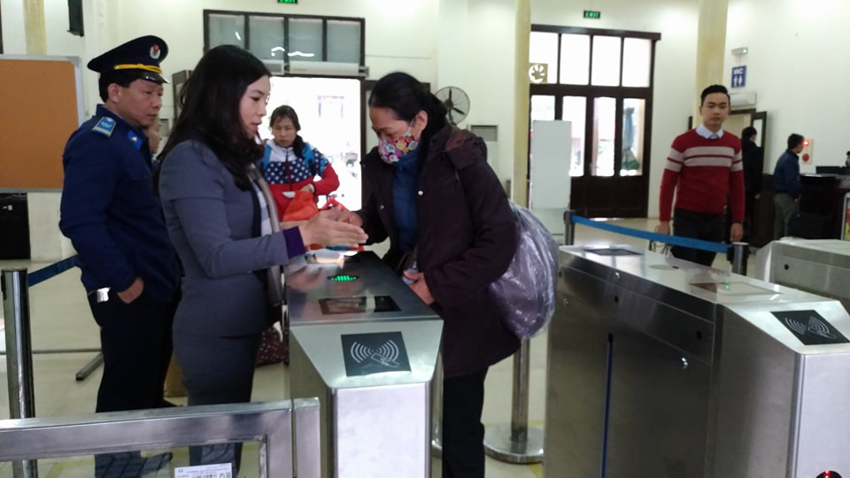 Cận cảnh tàu "5 sao" khởi hành chuyến đầu tiên trên tuyến Bắc - Nam - Hình 1