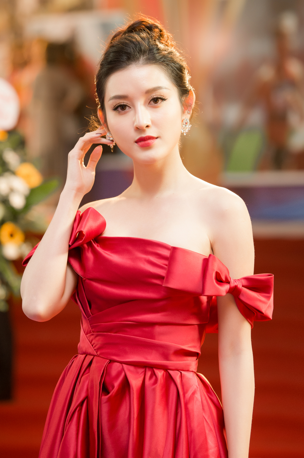 Khoảnh khắc "tình bể bình" của Á hậu Huyền My và cầu thủ ...