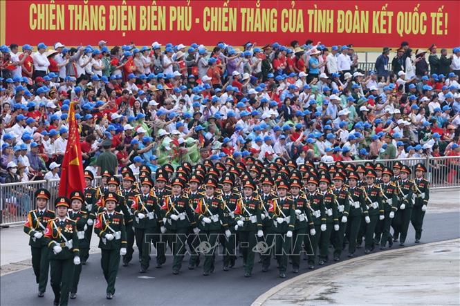 Tiêu điểm - Lễ mít tinh, diễu binh, diễu hành Kỷ niệm 70 năm Chiến thắng Điện Biên Phủ: Viết tiếp những bản hùng ca (Hình 15).