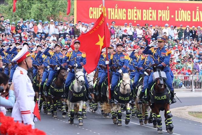 Tiêu điểm - Lễ mít tinh, diễu binh, diễu hành Kỷ niệm 70 năm Chiến thắng Điện Biên Phủ: Viết tiếp những bản hùng ca (Hình 17).