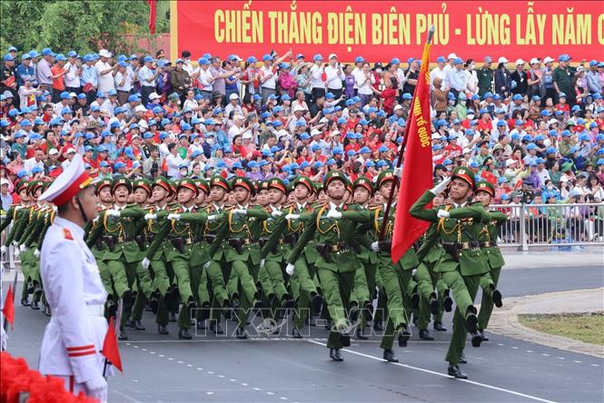 Tiêu điểm - Lễ mít tinh, diễu binh, diễu hành Kỷ niệm 70 năm Chiến thắng Điện Biên Phủ: Viết tiếp những bản hùng ca (Hình 20).