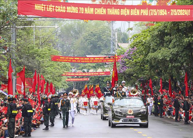 Tiêu điểm - Lễ mít tinh, diễu binh, diễu hành Kỷ niệm 70 năm Chiến thắng Điện Biên Phủ: Viết tiếp những bản hùng ca (Hình 9).