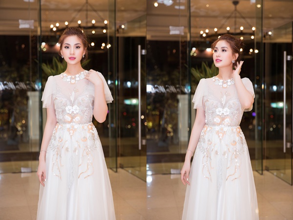Á hậu Diễm Trang đẹp yêu kiều bên con gái cưng tại sự kiện - Hình 2