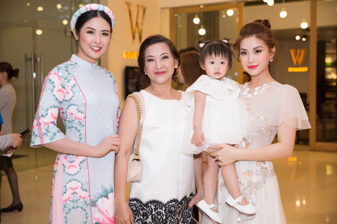 Á hậu Diễm Trang đẹp yêu kiều bên con gái cưng tại sự kiện - Hình 6