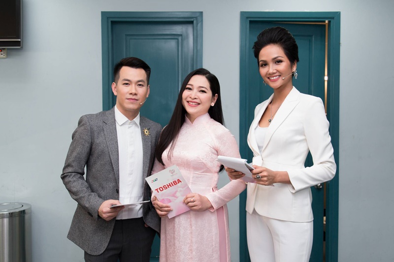 Hoa hậu H’Hen Niê trổ tài làm MC, tiết lộ mẫu bạn trai lý tưởng - Hình 4