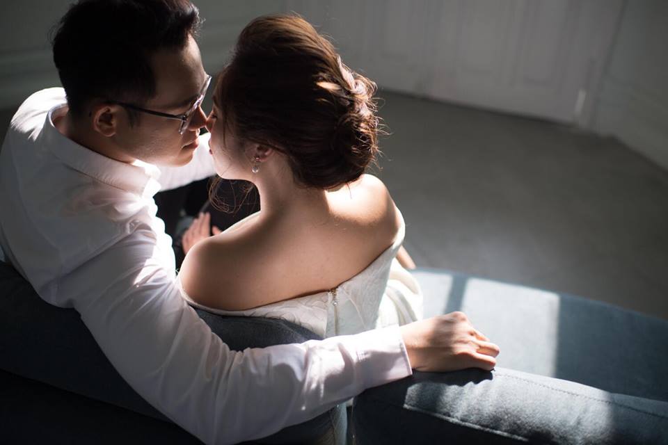 MC Đức Bảo tung ảnh cưới “siêu nhắng” bên bạn gái xinh như hotgirl - Hình 1