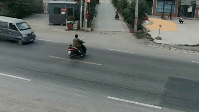 Clip: Người đàn ông sang đường bị ô tô đâm trúng và cái kết khó tin
