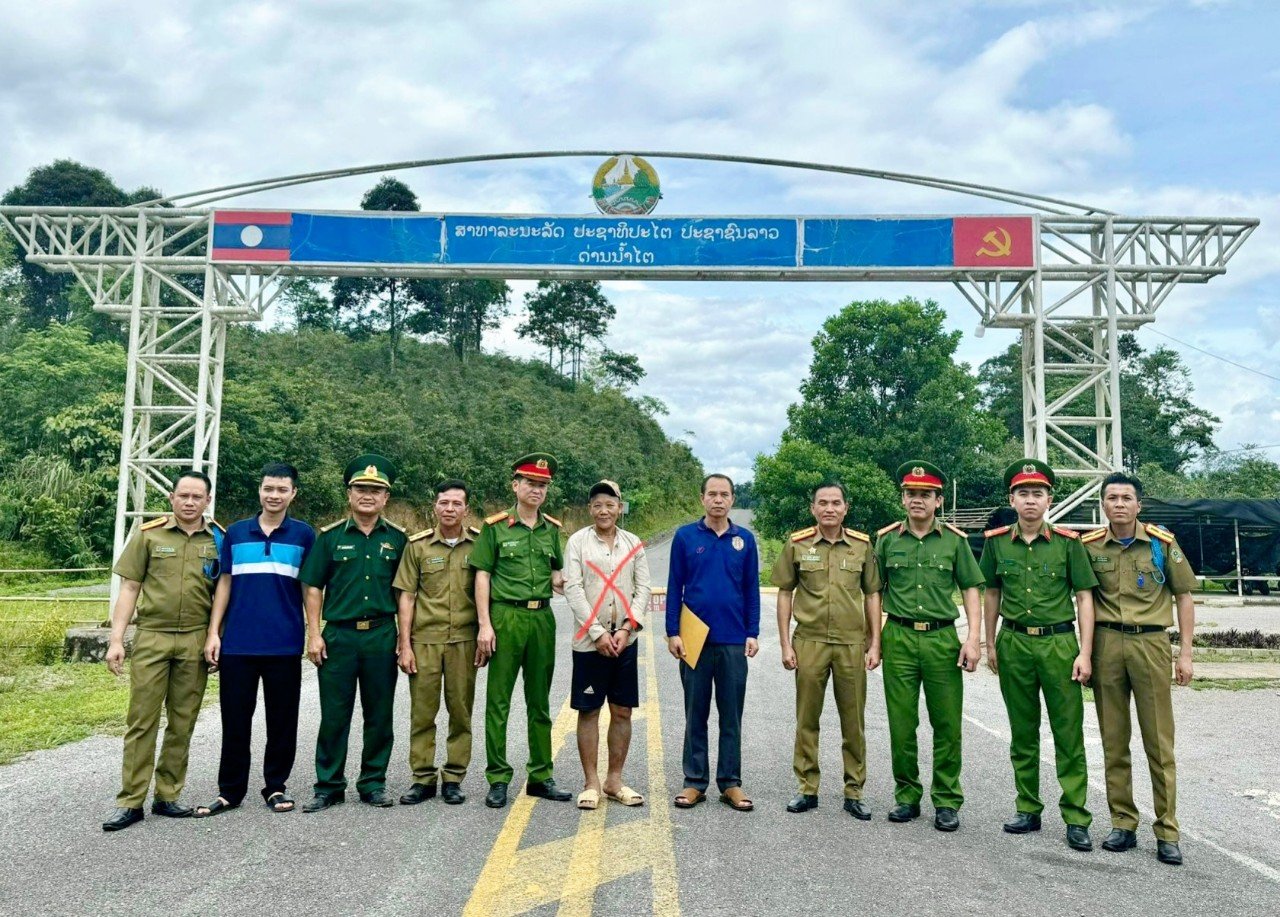 Pháp luật - Truy bắt thành công 'nữ quái' trốn truy nã suốt 15 năm tại Lào