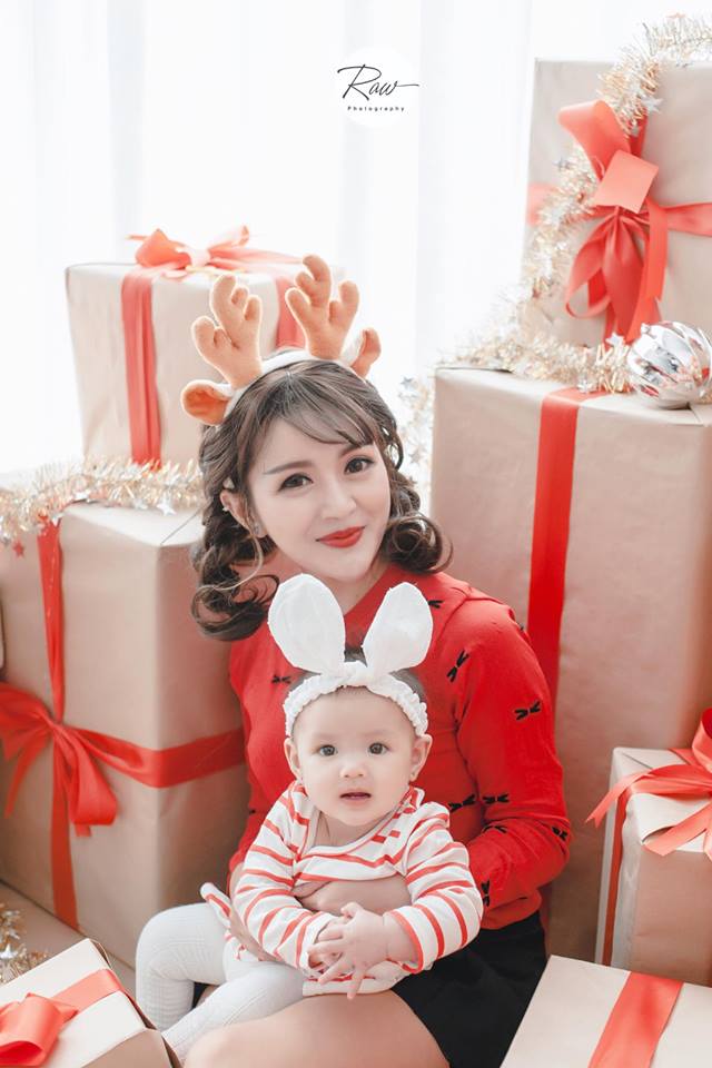 Bộ ảnh Giáng sinh lung linh của cô giáo tiểu học xinh như búp bê - Hình 9