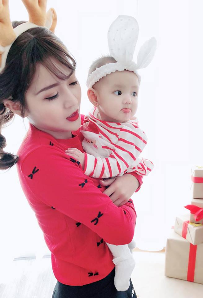Bộ ảnh Giáng sinh lung linh của cô giáo tiểu học xinh như búp bê - Hình 7