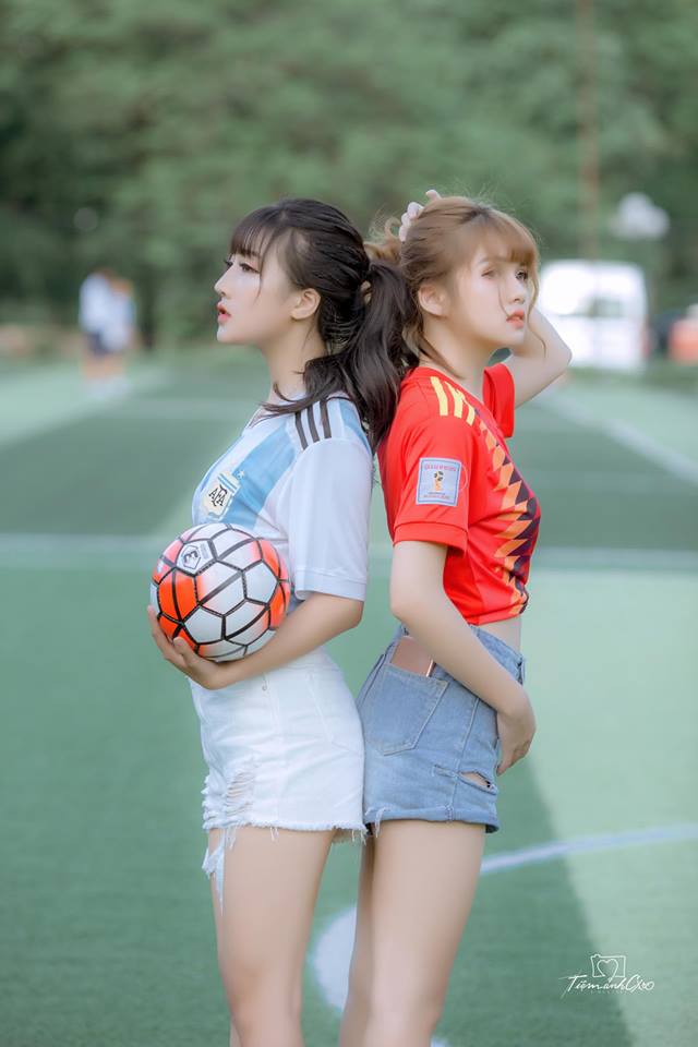 Nữ CĐV Việt nóng bỏng cổ vũ cho đội tuyển Argentina mùa World Cup - Hình 2