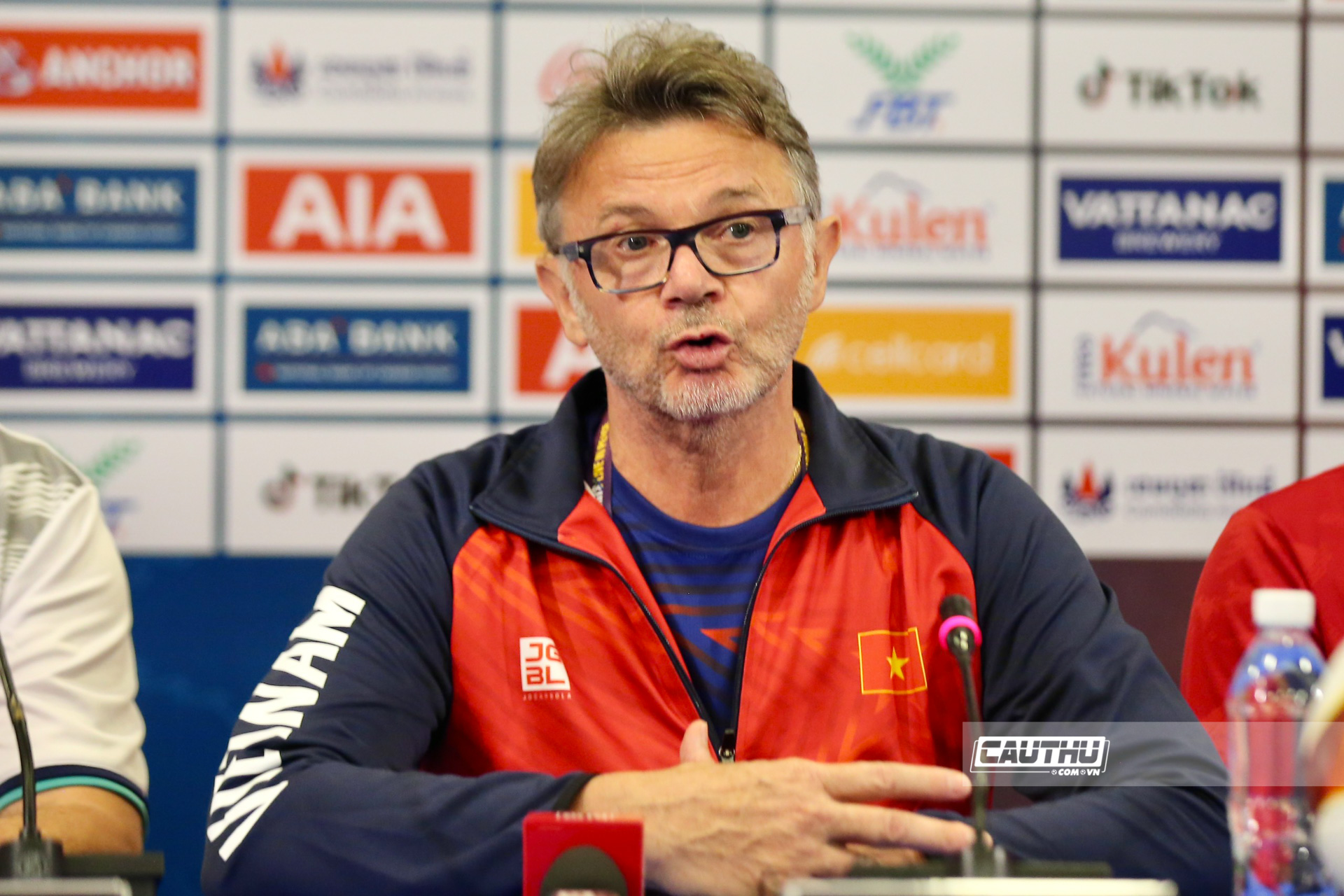 Bóng đá Việt Nam - HLV Troussier: “Nếu chiếu theo BXH FIFA thì Việt Nam mạnh nhất SEA Games”