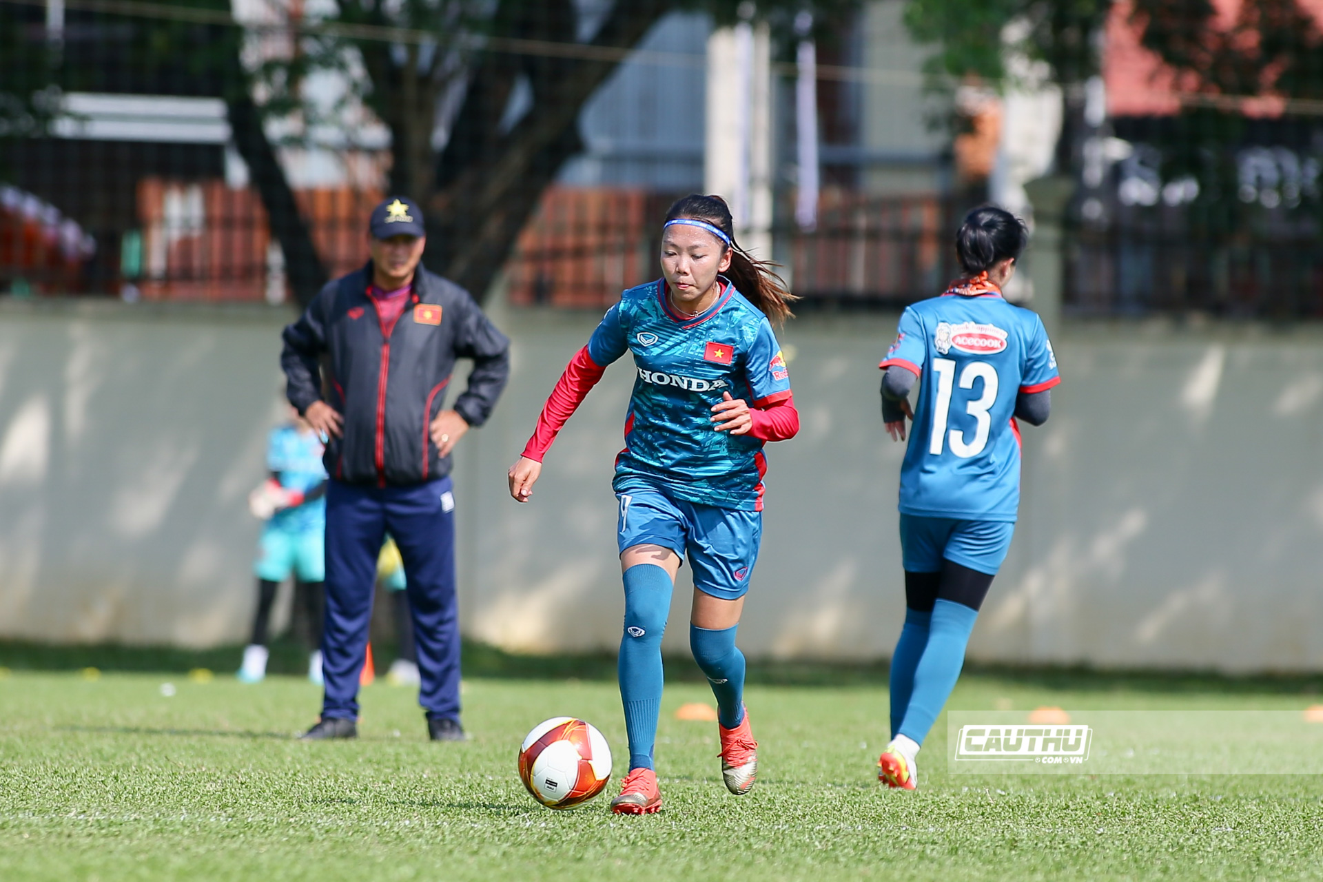 Bóng đá Việt Nam - Đội nắng 36 độ tập luyện, Huỳnh Như muốn thành Vua phá lưới SEA Games (Hình 3).