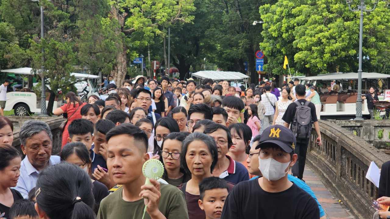 Văn hoá - Sức hút của 'Lễ hội ánh sáng' tại Festival nghệ thuật Quốc tế Huế 2024 (Hình 6).