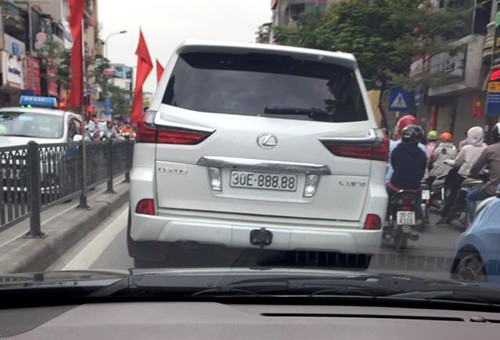 Thú chơi xe - Ngắm bộ sưu tập Lexus LX570 biển “siêu khủng” của đại gia Việt (Hình 2).