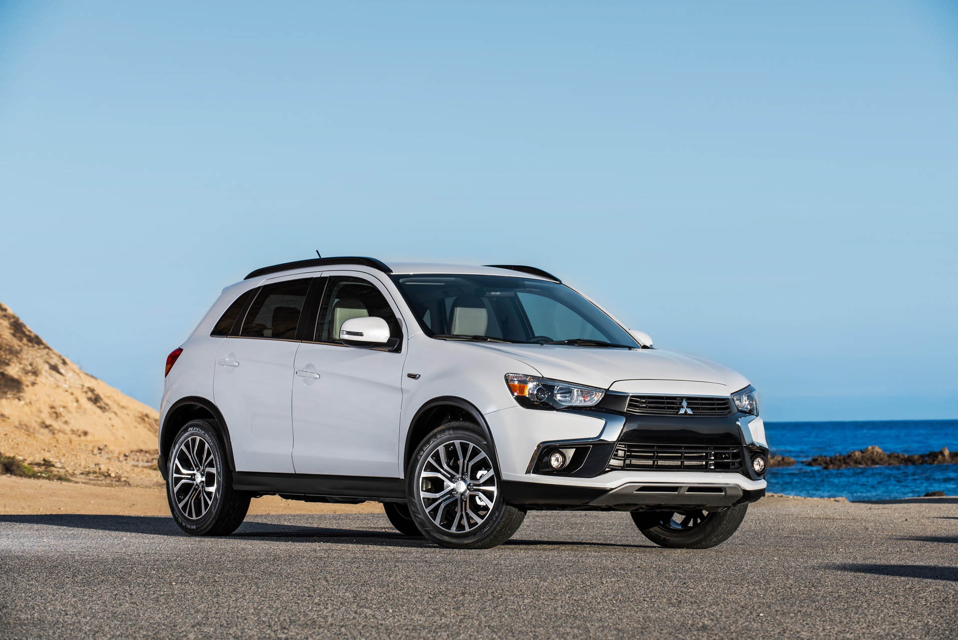 Mitsubishi Outlander liên tiếp dính triệu hồi trong một tháng