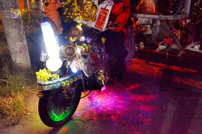 Sau vô lăng - Cận cảnh chiếc xe chở rác độc nhất vô nhị trên phố Sài thành (Hình 15).