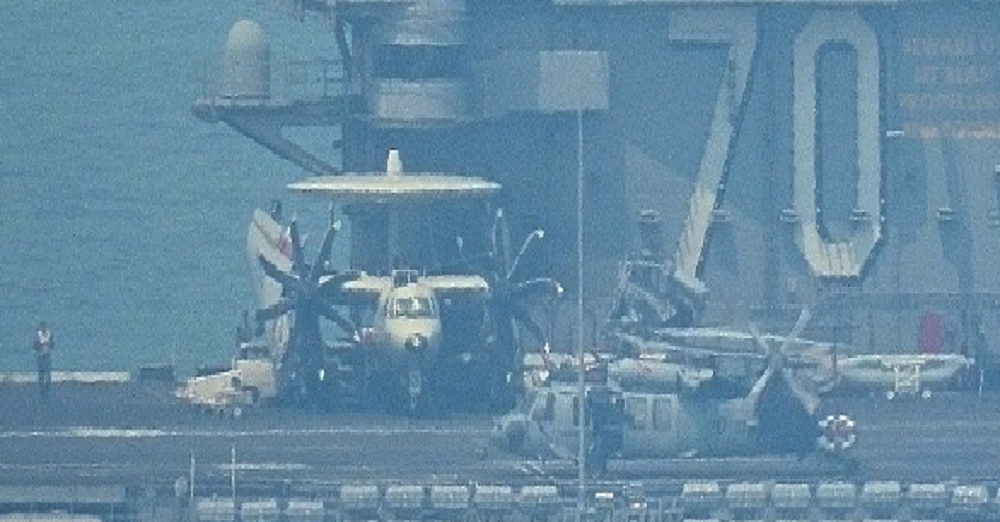 Hé lộ những hình ảnh đầu tiên của USS Carl Vinson trên vùng biển Đà Nẵng - Hình 6