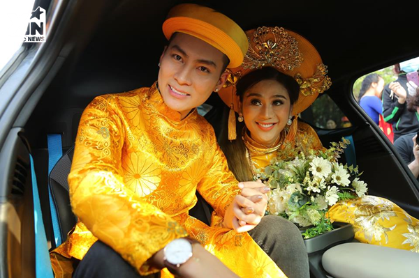 Lâm Khánh Chi cổ nặng trĩu vàng, ngọt như mía lùi với chồng trẻ - Hình 1