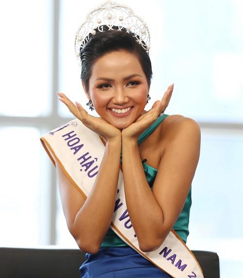 Những Hoa hậu từng làm giúp việc, bưng bê để kiếm sống - Hình 5