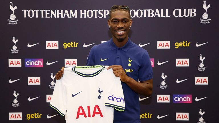 Bóng đá Anh - Tottenham ký hợp đồng với tiền vệ hay nhất Ngoại hạng Anh