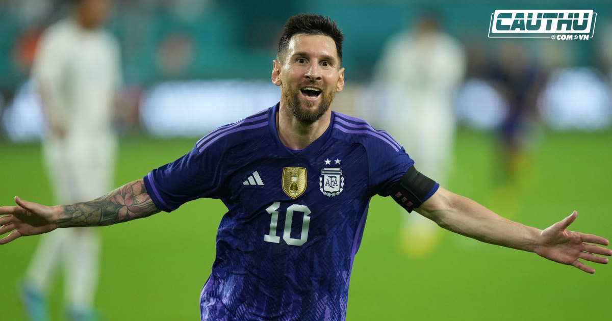 Messi đang là ứng viên sáng giá cho ngôi vô địch World Cup 2022, nhưng Ronaldo \'béo\' cũng không muốn nhường điều này cho đối thủ của mình. Dù sao thì cả hai cầu thủ đều là những ngôi sao sáng giá của bóng đá thế giới. Hãy cùng xem các hình ảnh của Ronaldo để tìm hiểu thêm về những suy nghĩ và cảm xúc của ông về World Cup sắp tới.