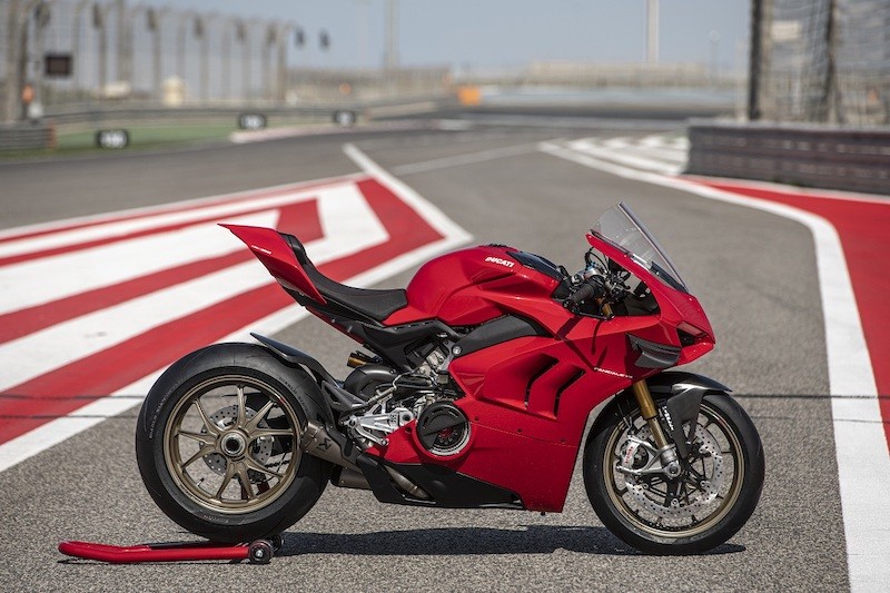 Ducati Panigale V4 đã “khủng”, nay còn xịn hơn với loạt phụ kiện Ducati Performance