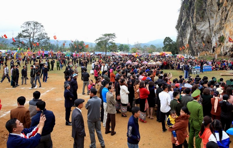Văn hoá - Nhan sắc hút hồn của nữ sinh lớp 12 giành ngôi vị Người đẹp Hang Bua