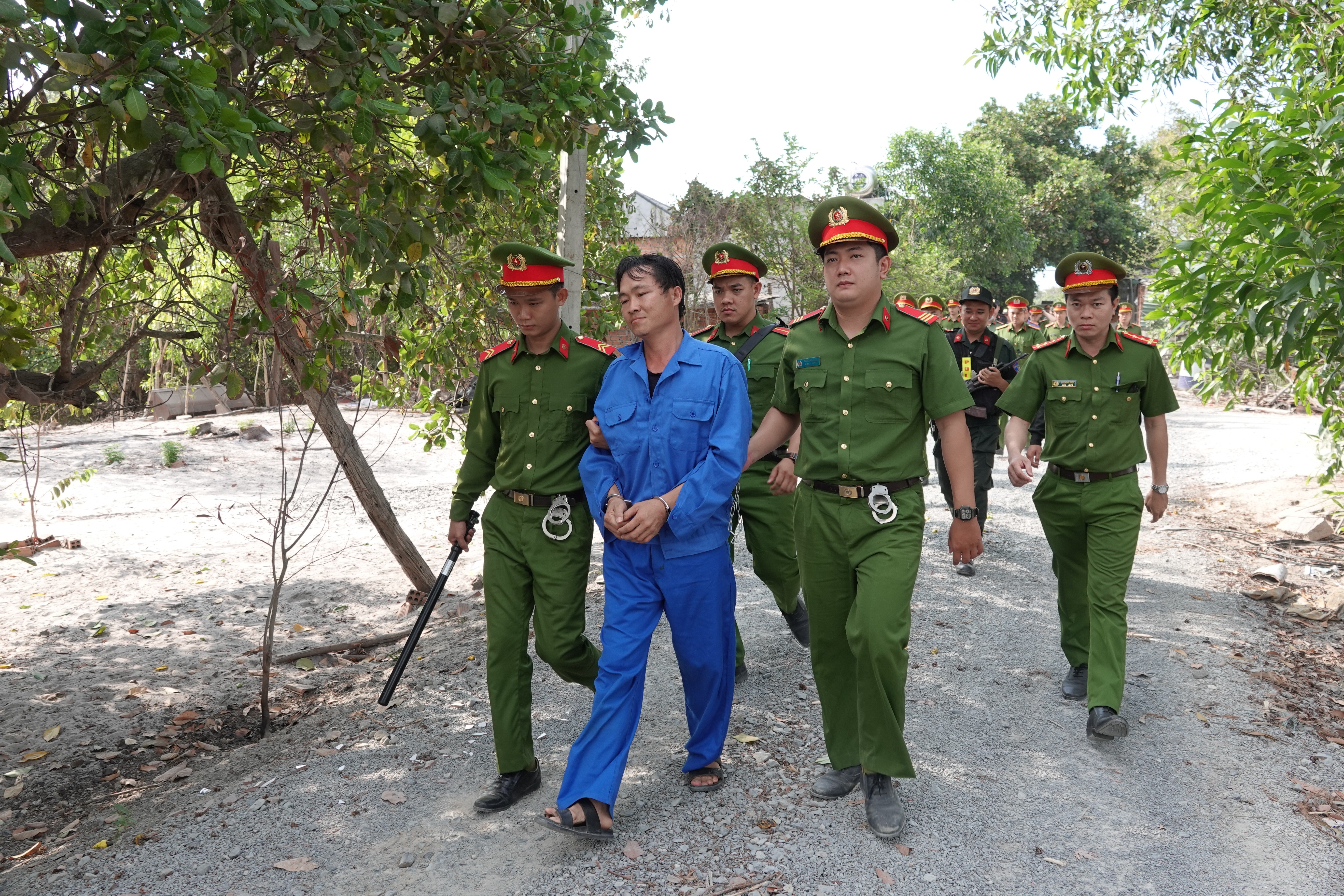 An ninh - Hình sự - Bình Thuận: Bắt thêm 4 đối tượng trong vụ khai thác khoáng sản trái phép (Hình 4).