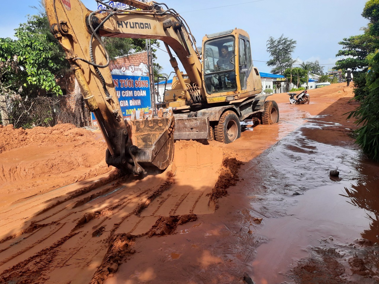 Dân sinh - Vụ cát tràn xuống đường tại Bình Thuận: Cát tràn từ một dự án (Hình 2).