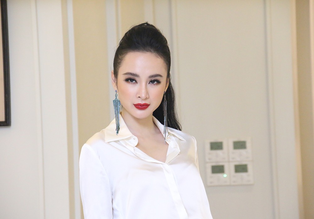 Angela Phương Trinh điệu đà khoe dáng ngày đầu năm - Hình 5