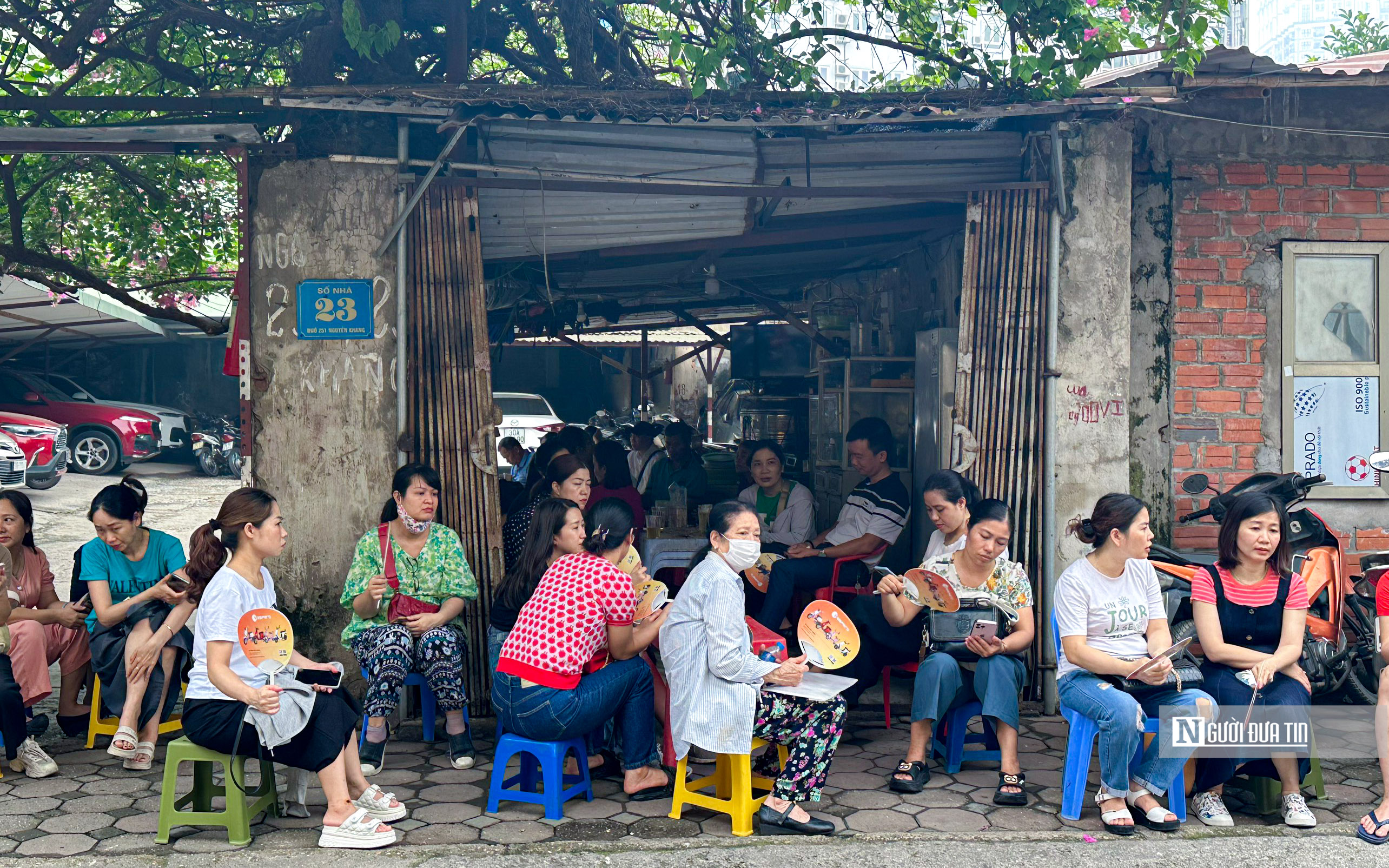 Giáo dục - Thi vào 10 tại Hà Nội: Nhiều thí sinh quên giấy tờ khi đã đến điểm thi (Hình 8).