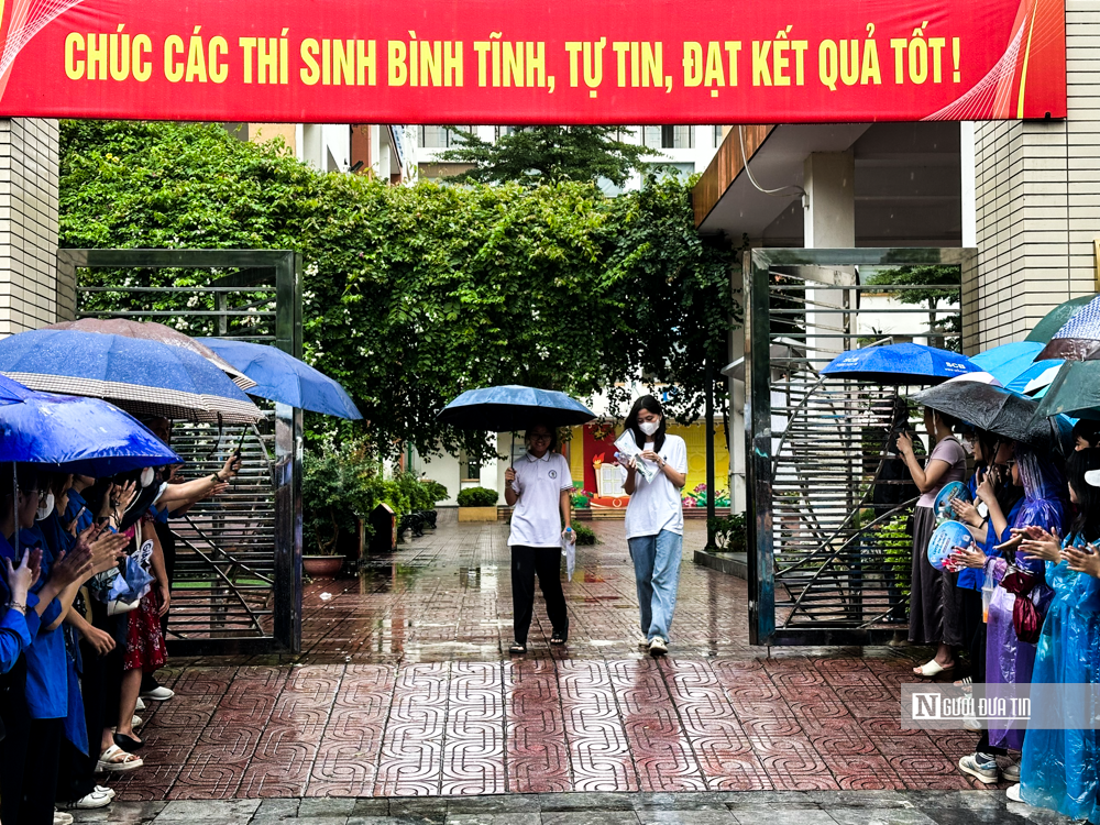 Giáo dục - Hà Nội: Đề Toán 'dễ thở' thí sinh vẫn bật khóc vì giải phương trình