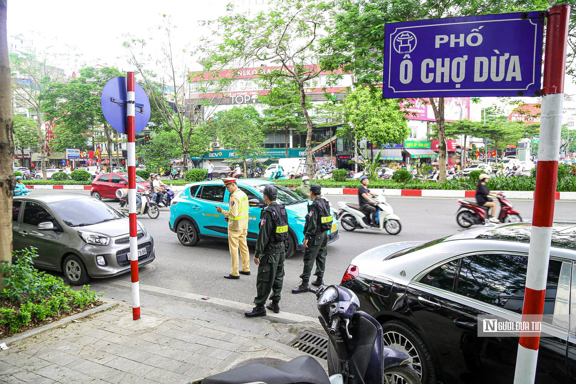 Sự kiện - Hà Nội: Theo chân tổ công tác đặc biệt xử phạt vi phạm giao thông