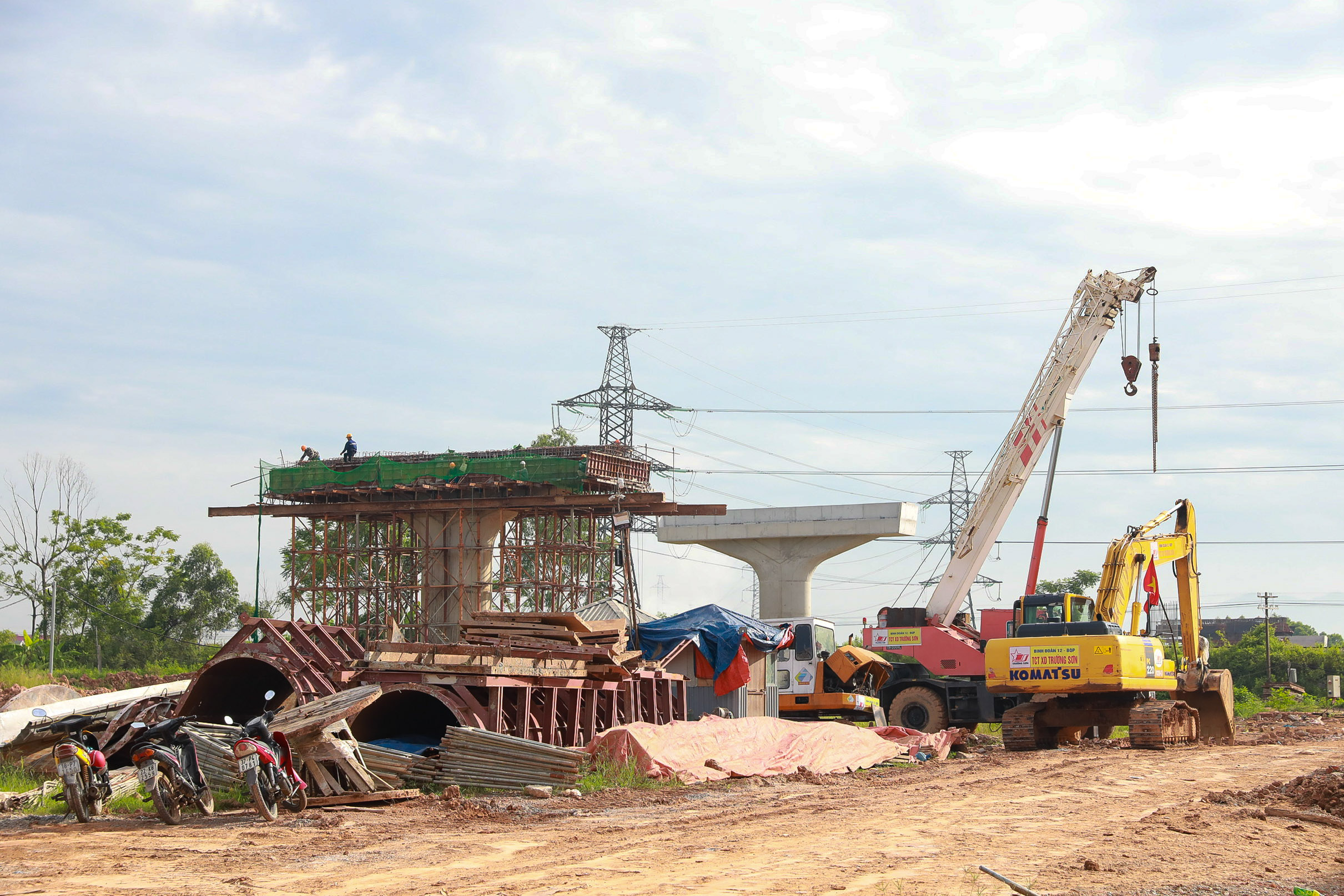 Sự kiện - Bí thư Hà Nội: 'Có tình trạng cùng cấp nhưng sở này lại phải trình báo cáo sang sở kia' (Hình 2).