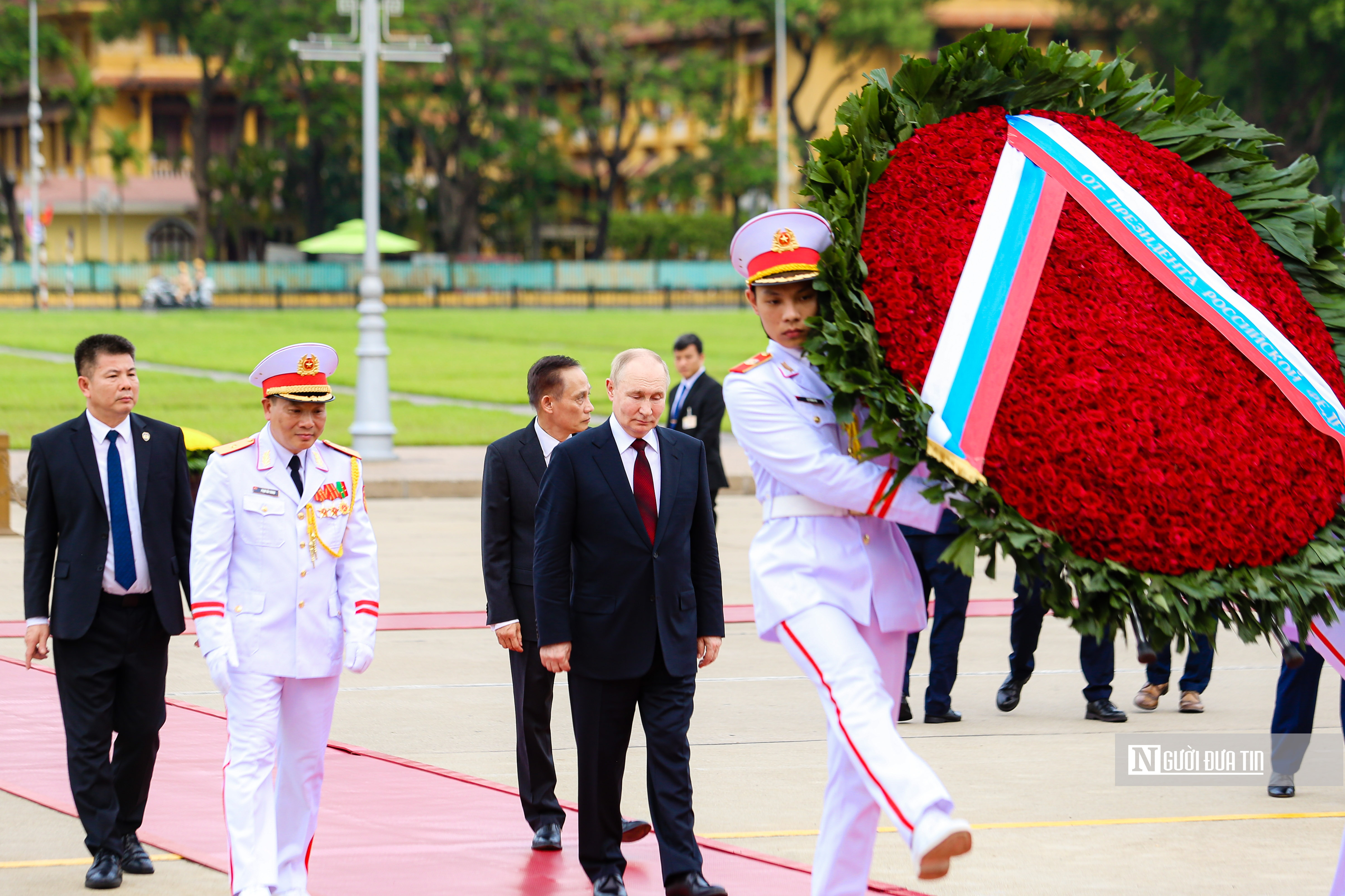 Tiêu điểm - Tổng thống Putin vào Lăng viếng Chủ tịch Hồ Chí Minh (Hình 4).