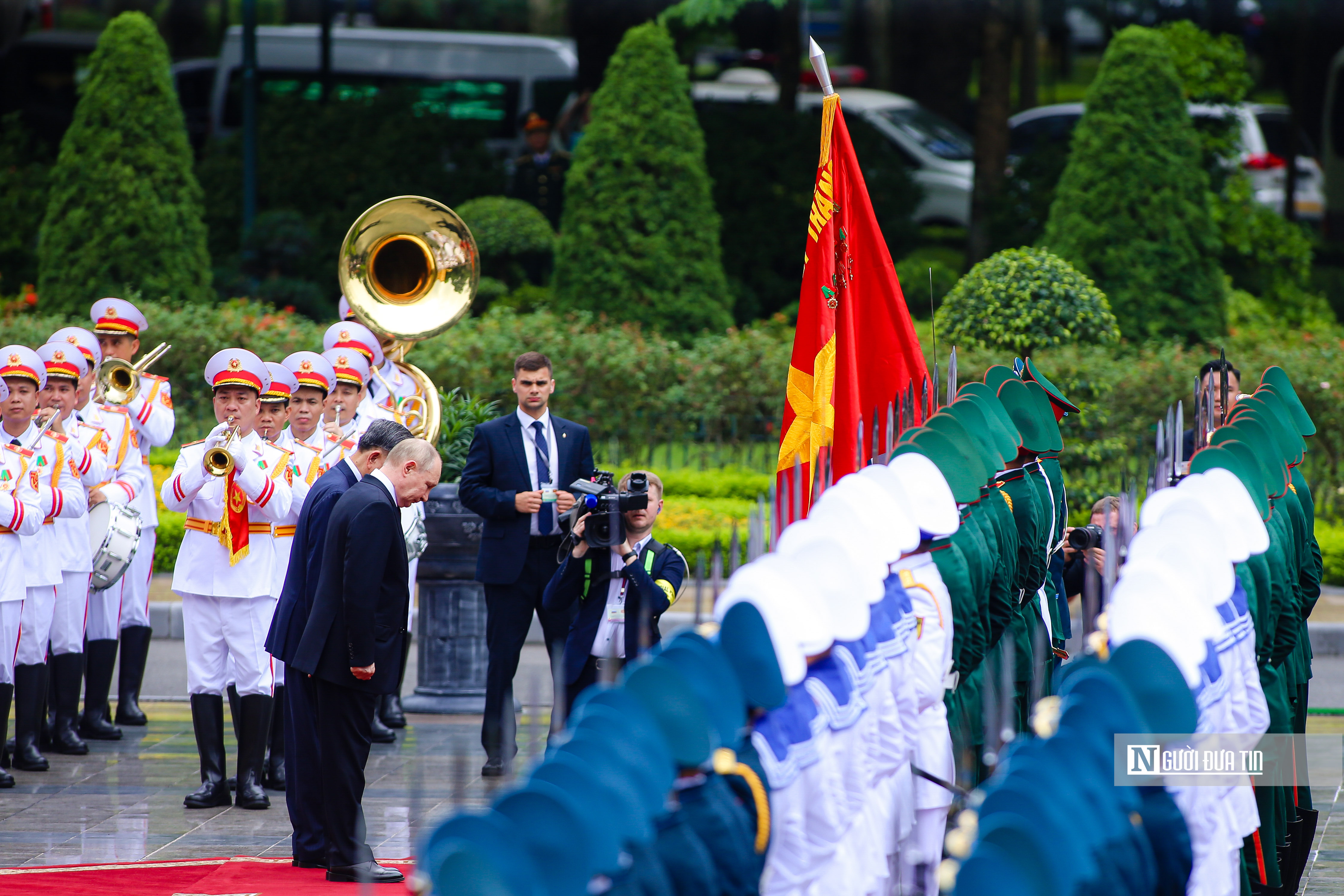 Tiêu điểm - 21 loạt đại bác vang lên trong lễ đón cấp Nhà nước Tổng thống Putin (Hình 9).